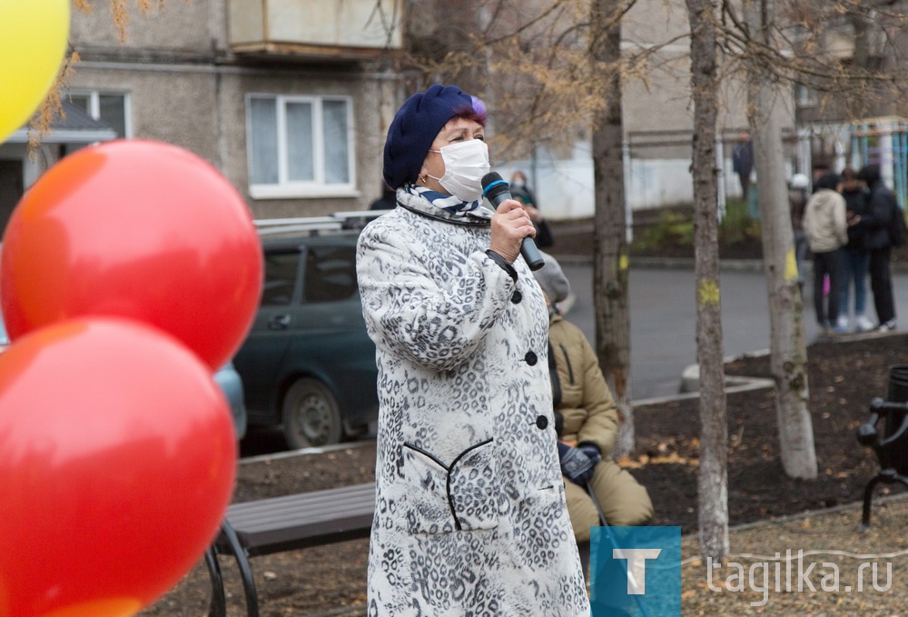 Праздник во дворе на улицах Ермака и Лебяжинской