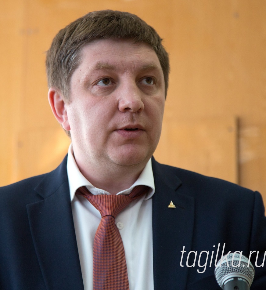 Константин Захаров подробно остановился на итогах прошедшего года в сфере городского хозяйства и строительства. Он отметил, что за 2015 год было введено в эксплуатацию 86 229,0 кв. метров жилья. Основной статьей расходов стало содержание и ремонт автомобильных дорог, на эти цели направлено 375, 2 млн рублей. Следующие по затратности статьи расходов –наружное освещение и благоустройство, содержание парков, скверов (78,2 и 33,6 млн рублей соответственно). 