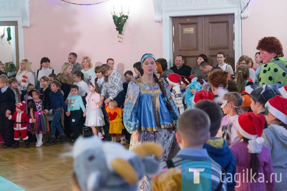 Новогодний утренник. Драмтеатр.