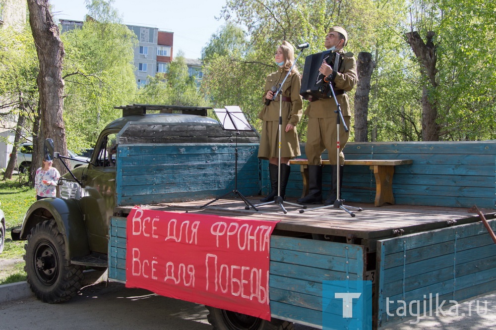 Глава Нижнего Тагила поздравил знаменосцев Парада Победы