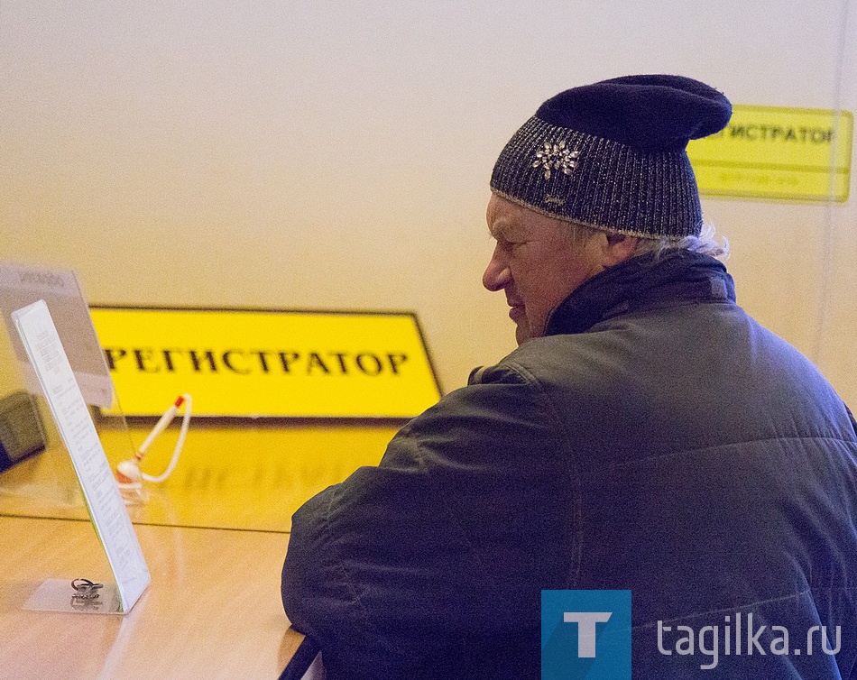 Я бы дворником пошел, пусть меня научат или все работы хороши,выбирай на вкус.