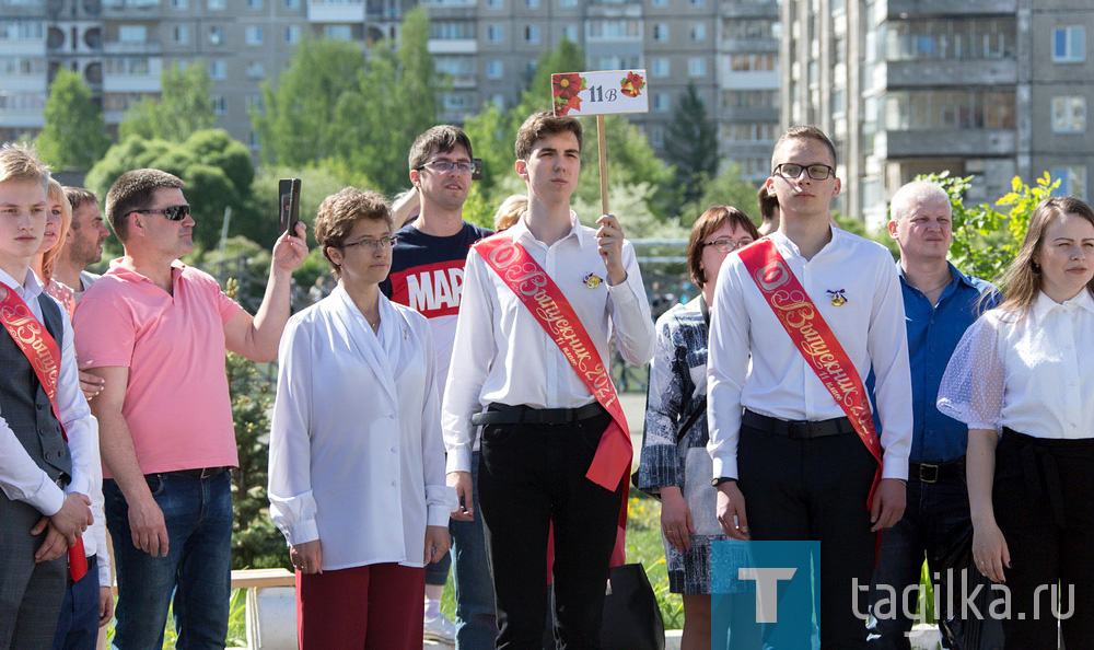 В школах Нижнего Тагила прозвенели последние звонки