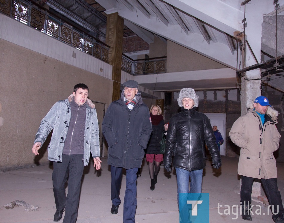 Оперативное совещание по ремонту цирка.