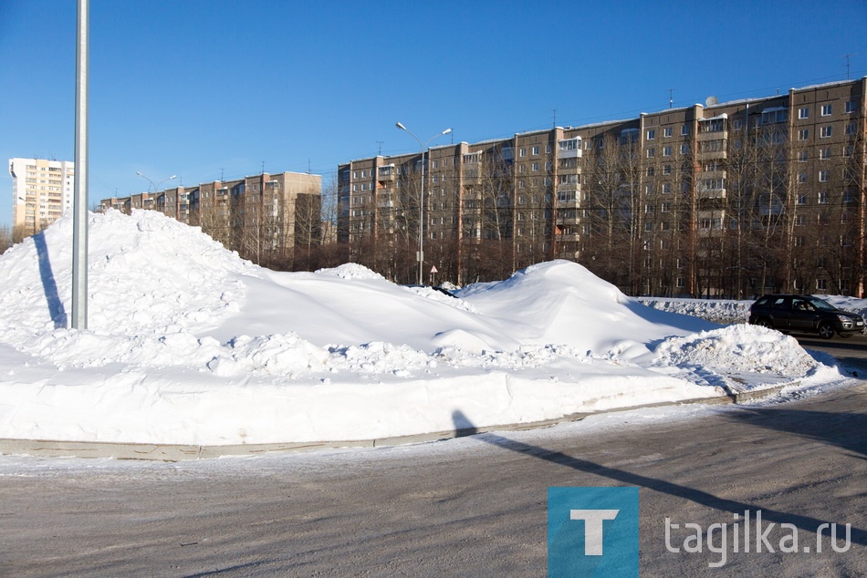 Нижний Тагил. Уборка снега. Зима. Коммунальное хозяйство.