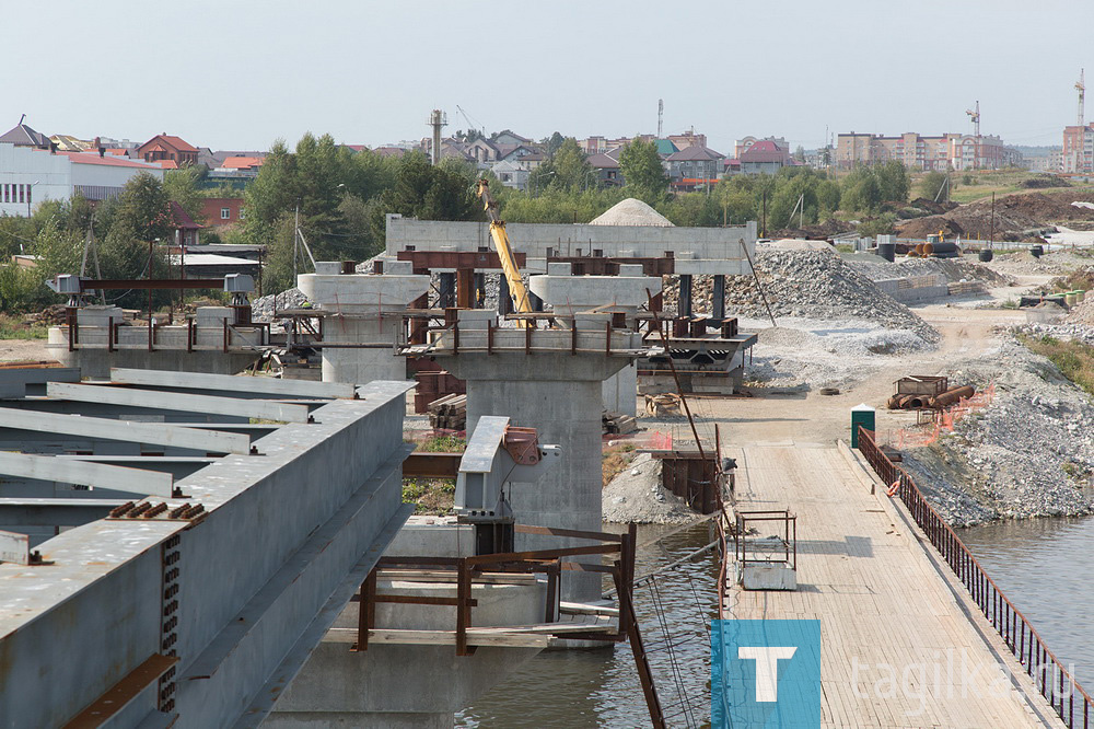 Строительство моста через Тагильский пруд продолжается круглосуточно, без перерывов и выходных