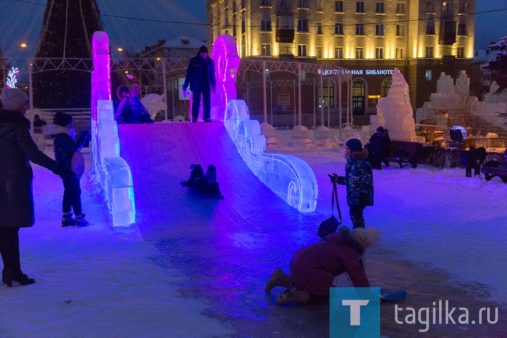 Строительство ледового городка. 22.12.2020