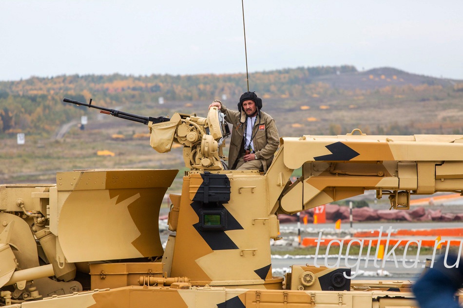 RUSSIA  ARMS  NA  ZEMLE