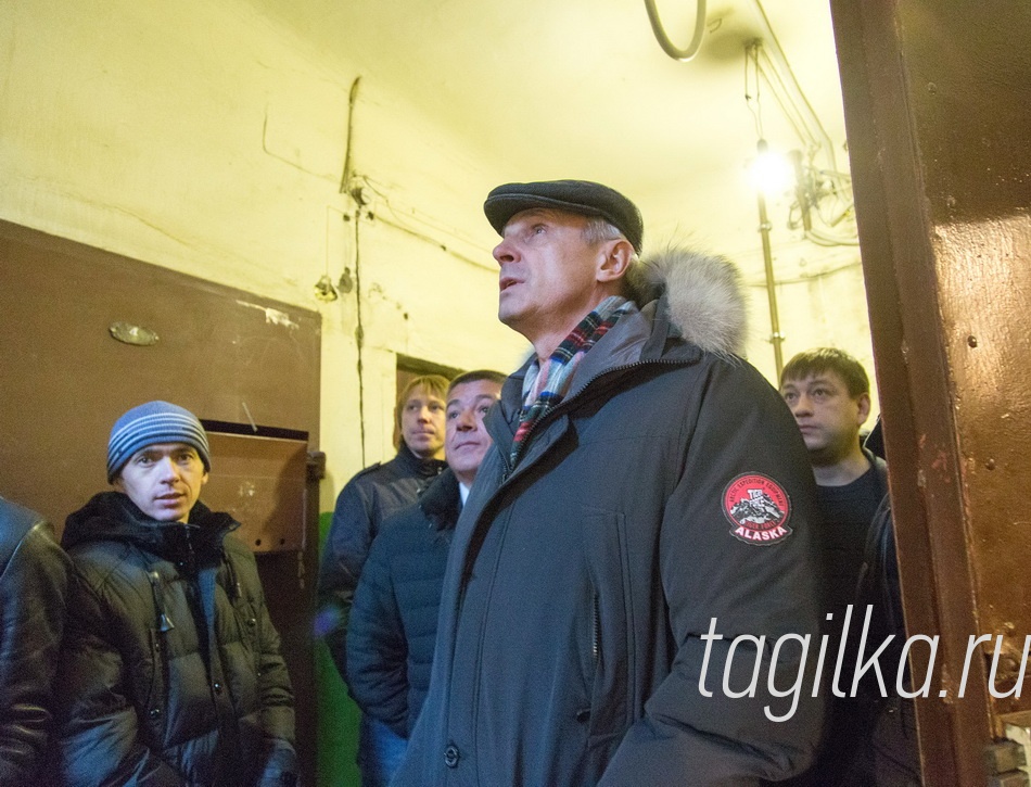 «Строители отработали по максимуму, чтобы в домах гарантированно были тепло, свет и вода, - отметил мэр. – Мы ставили перед ними такую задачу, и они с ней справились, все мероприятия, связанные с ремонтом фасадов и отмостков, перенесены на весну».