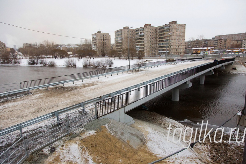 Мост через реку Тагил накануне пуска в эксплуатацию. 16 ноября 2015 года.