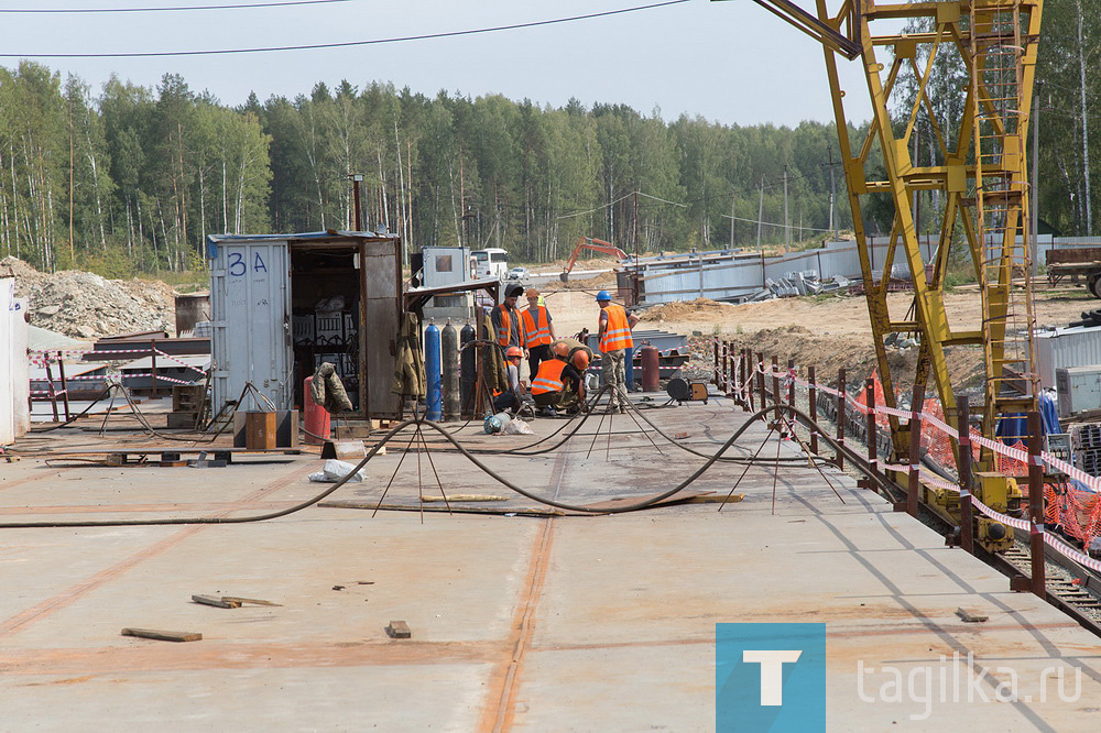 Строительство моста через Тагильский пруд продолжается круглосуточно, без перерывов и выходных