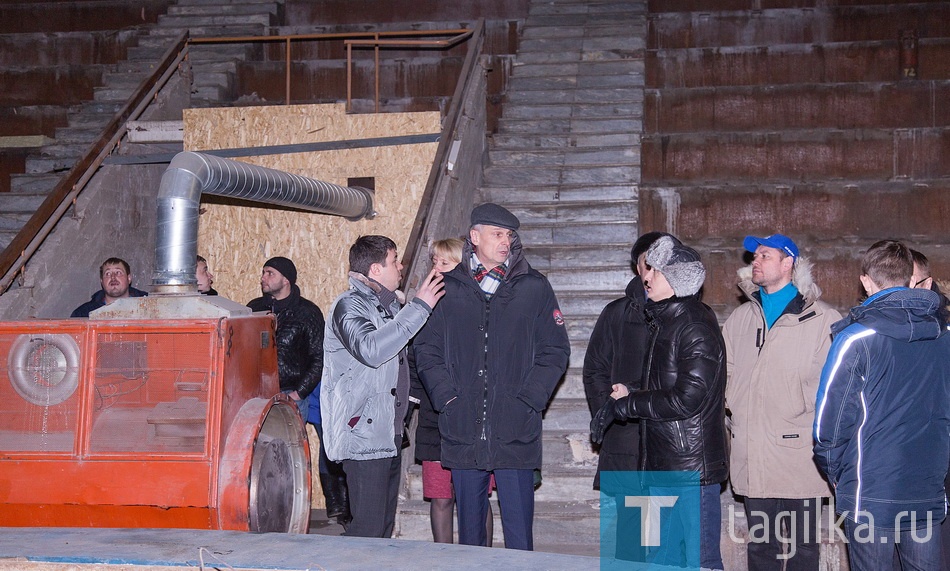 Оперативное совещание по ремонту цирка.
