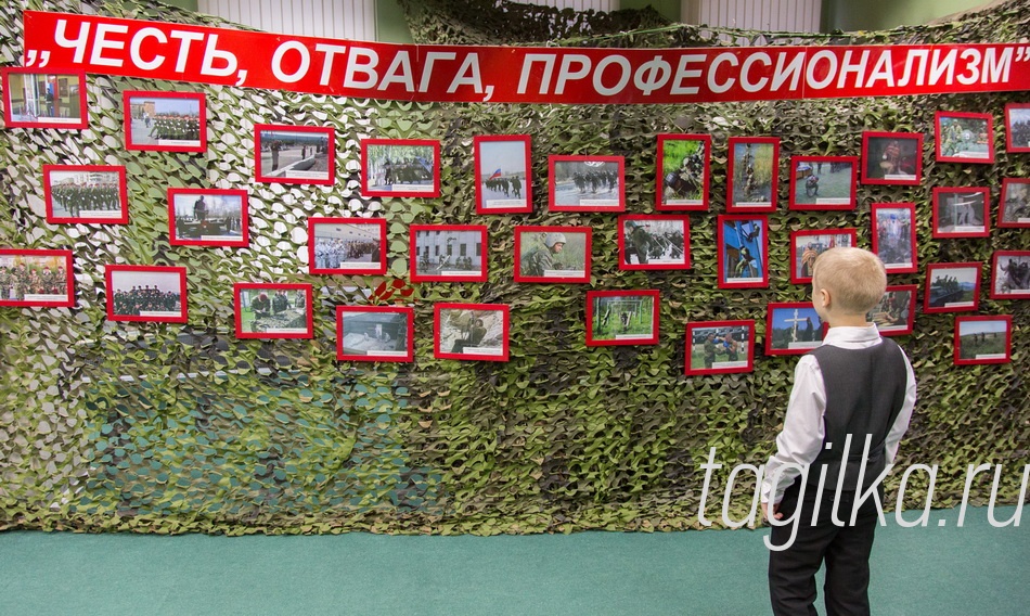 15 лет музею локальных войн.

После торжественной части юные тагильчане пошли с экскурсией в музей. 