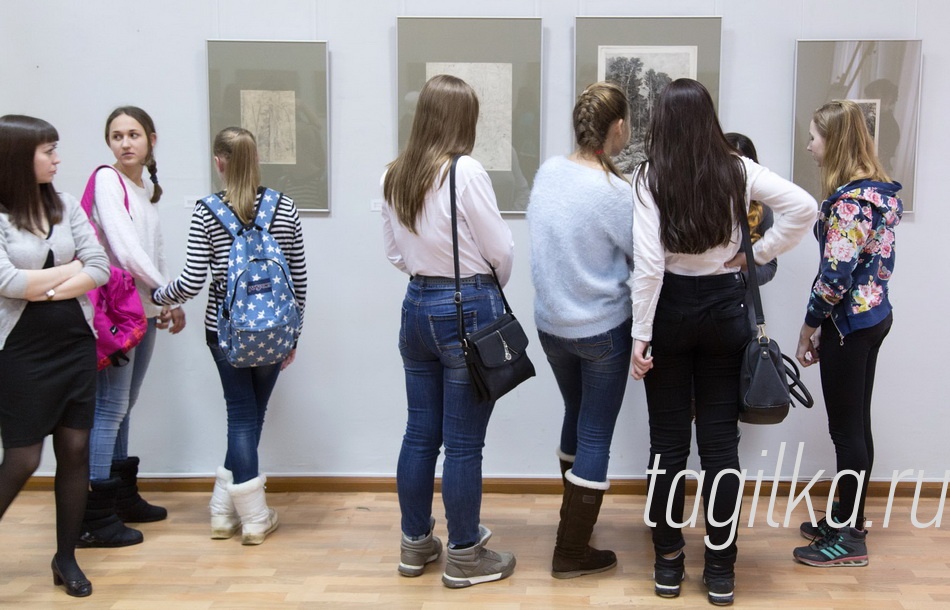 «Таинственно шумит лесная тишина…» Графика.

Шишкин в Нижнем Тагиле
Это подарок от Екатеринбургского музея изобразительных искусств