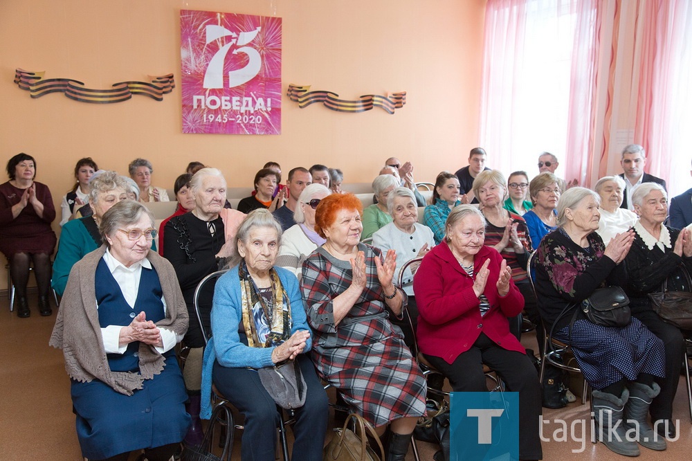 Торжественное вручение юбилейных медалей «75 Победе в Великой Отечественной войне 1941-1945 гг.»