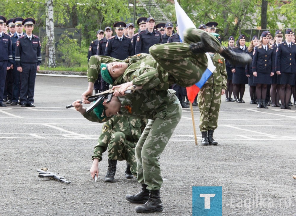 Молодые полицейские приняли присягу