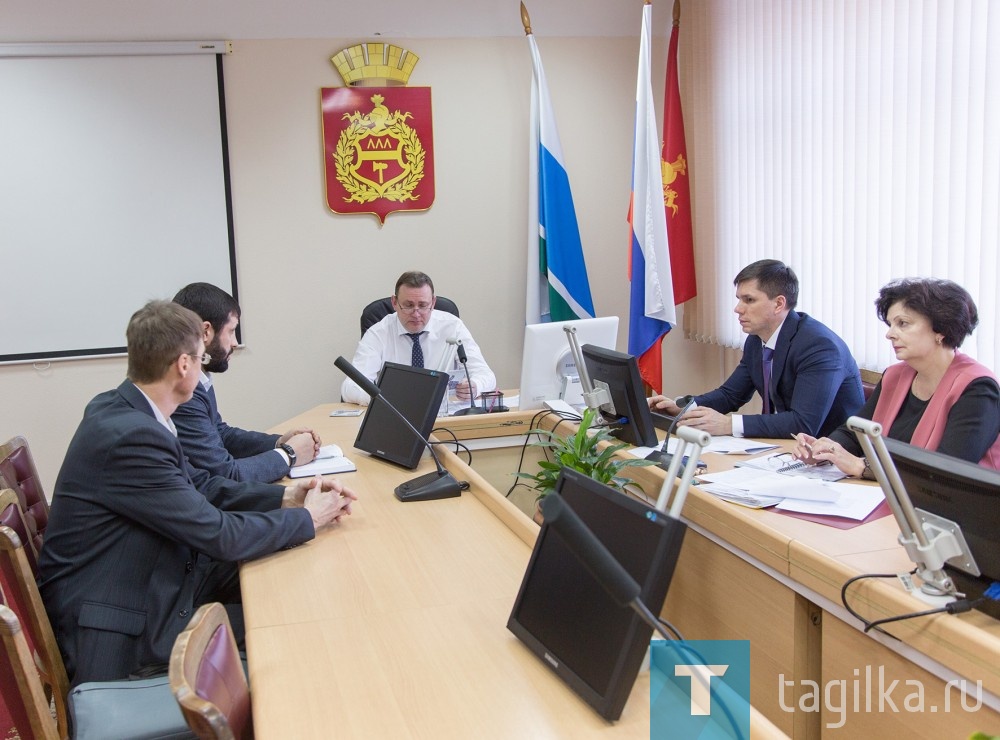 Глава города Владислав Пинаев провел первый в новом году прием граждан. Были рассмотрены семь вопросов, большая часть которых касалась жилищно-коммунального хозяйства.