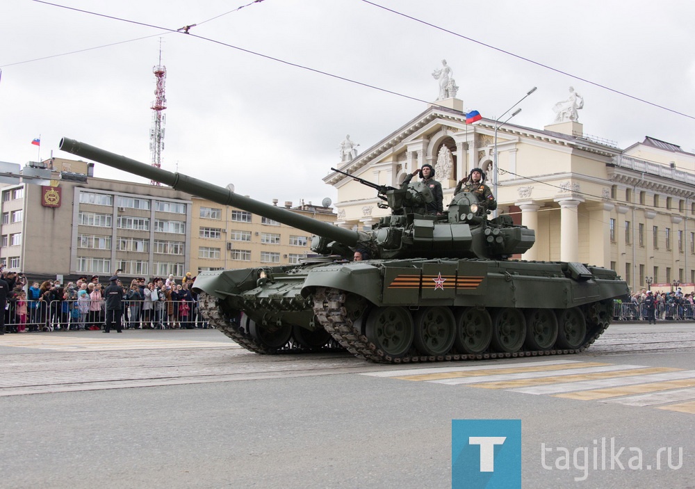 Шествием военной техники отметили тагильчане 100-летие отечественного танкпрома и 75-годовщину Победы в Великой Отечественной войне