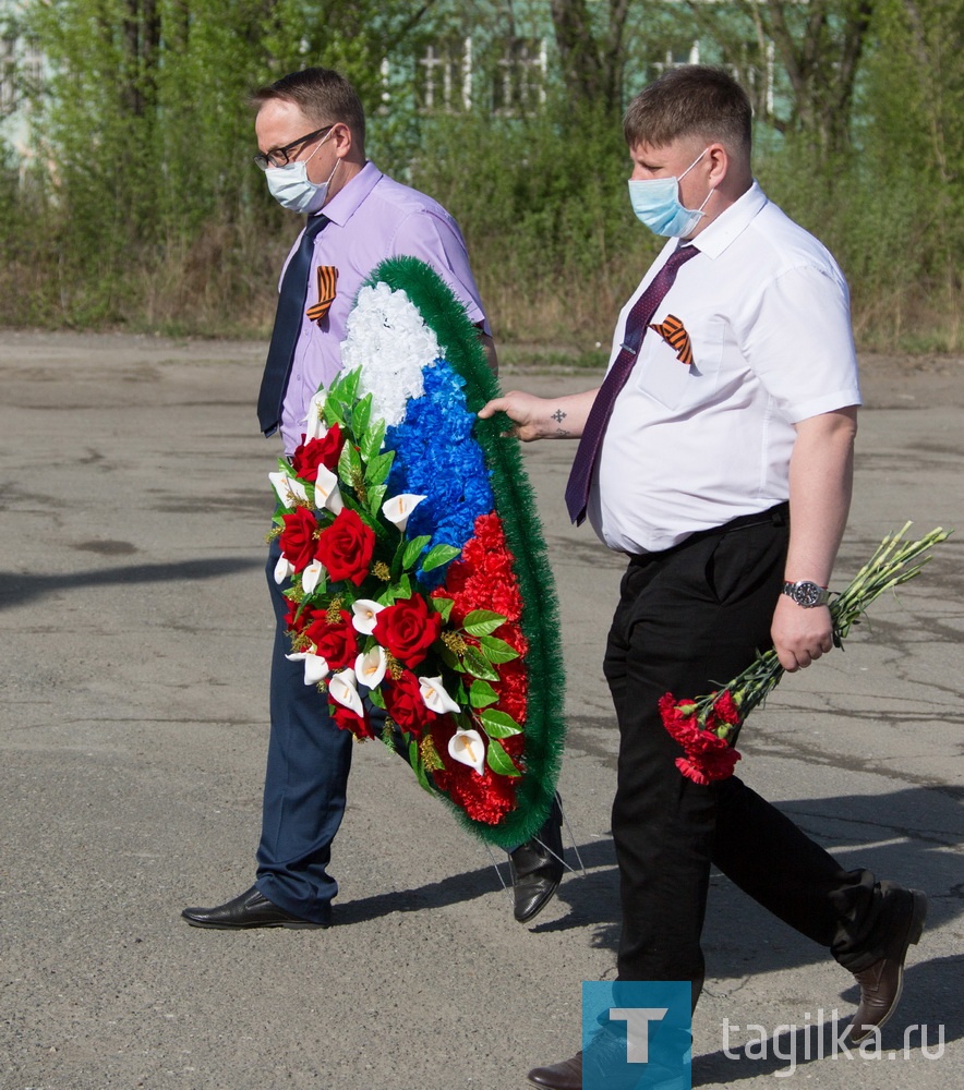 Глава Нижнего Тагила Владислав Пинаев возложил венки к памятникам горожанам, воевавшим в годы Великой Отечественной войны