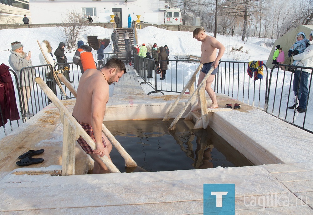 В Нижнем Тагиле проходят крещенские купания