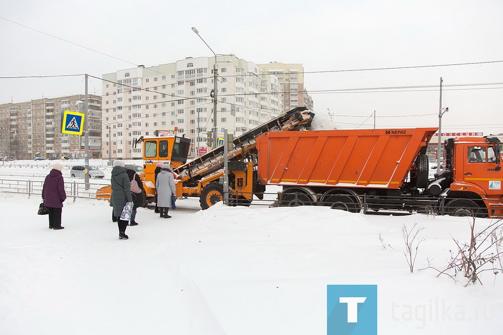 Региональные трассы от снега расчищают более 300 единиц техники