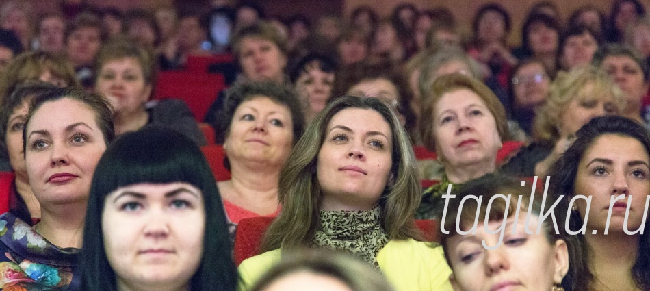 С Праздником 8 марта, работники системы образования г. Н- Тагила !