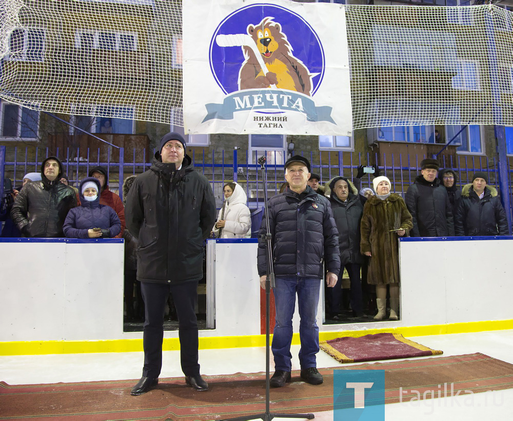 На открытии корта присутствовали глава города Владислав Пинаев, заместитель главы администрации города по социальной политике Валерий Суров, педагог дополнительного образования по футболу и хоккею МБУ ДО ДДТ Ленинского района СП «Мечта» Виктор Стариков, депутаты Законодательного собрания Свердловской области, городской Думы, представители компании-подрядчика «Стройрегион». Разделить радостное событие собрались все поколения клуба «Мечта». Самым младшим - 5 лет, старшим – 65.