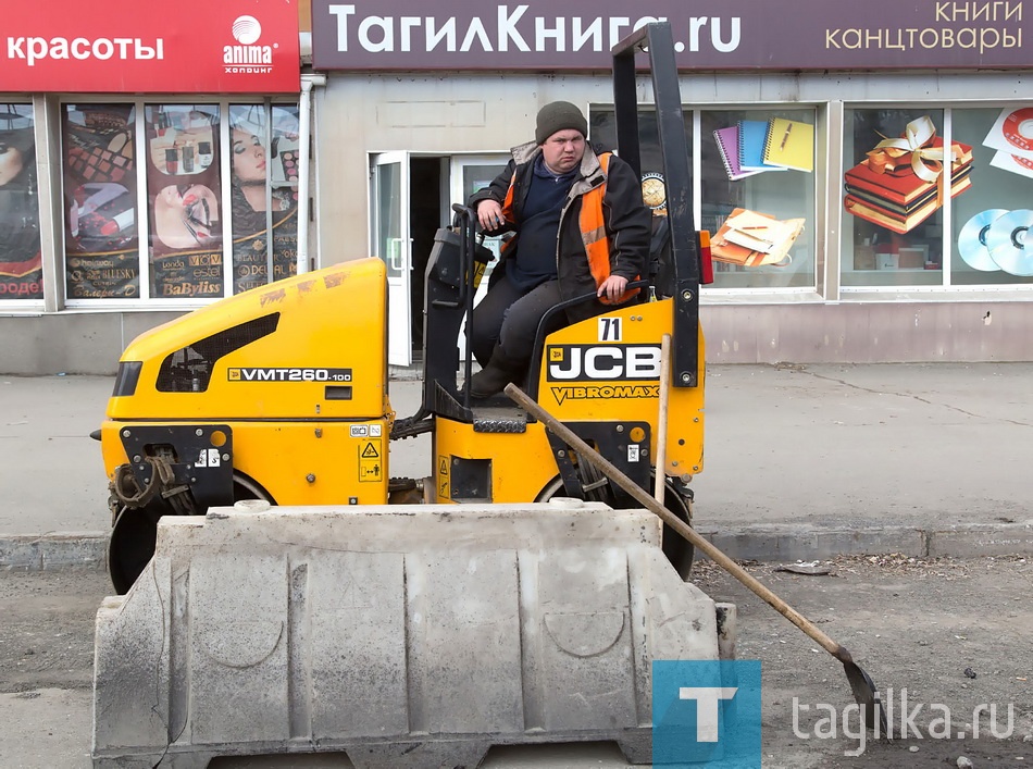 Приступили к ремонту дорог. 11.04.2017.