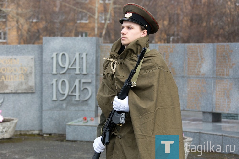 Во время Великой Отечественной войны около 2 тысяч заводчан Высокогорского механического ушли на фронт, более 300 из них не вернулись. Вместо ушедших на войну мужчин к станкам вставали женщины и подростки. Все вместе – и в тылу, и в боях – они ковали и приближали Победу.
