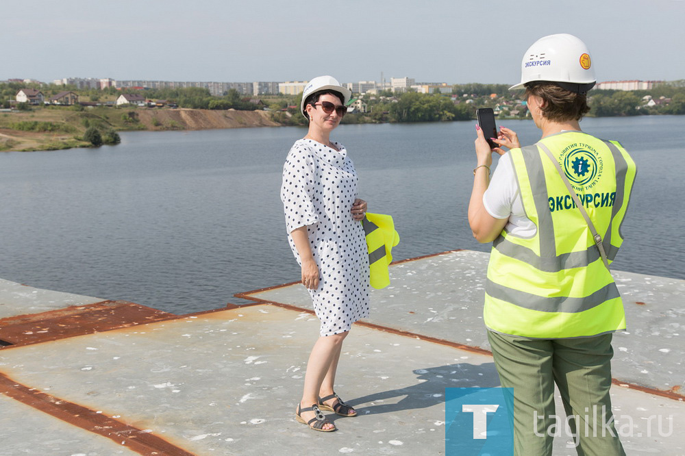 Строительство моста через Тагильский пруд продолжается круглосуточно, без перерывов и выходных