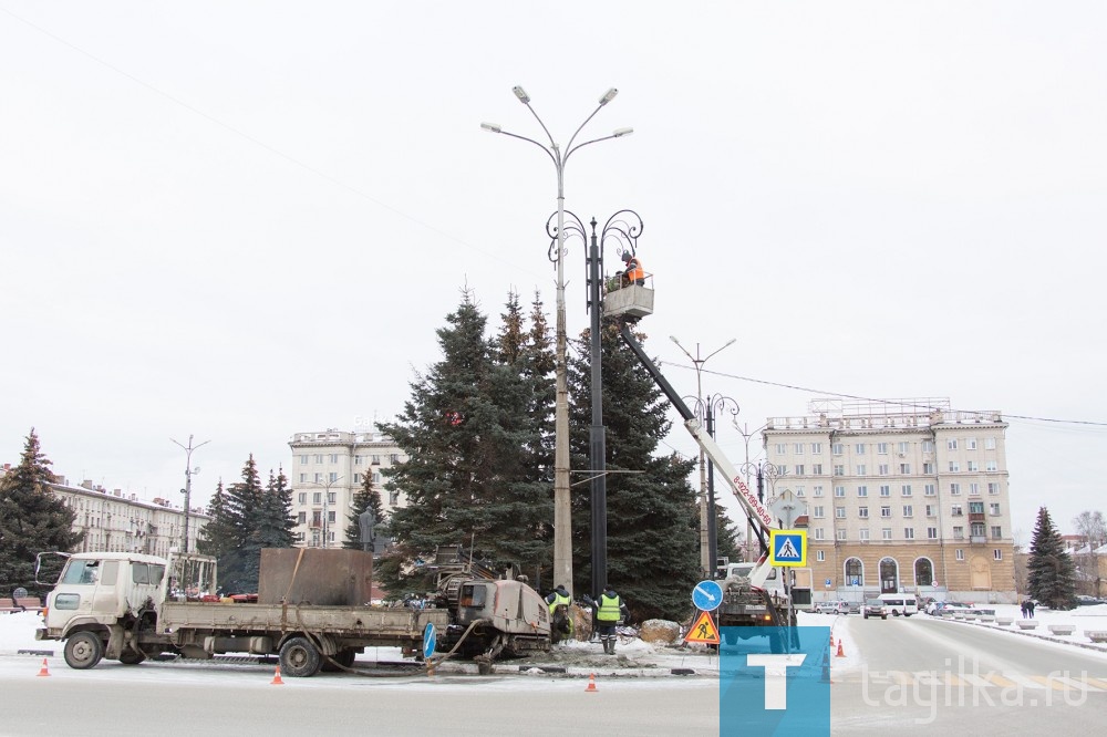 Театральная площадь. Замена фонарей на светодиодные