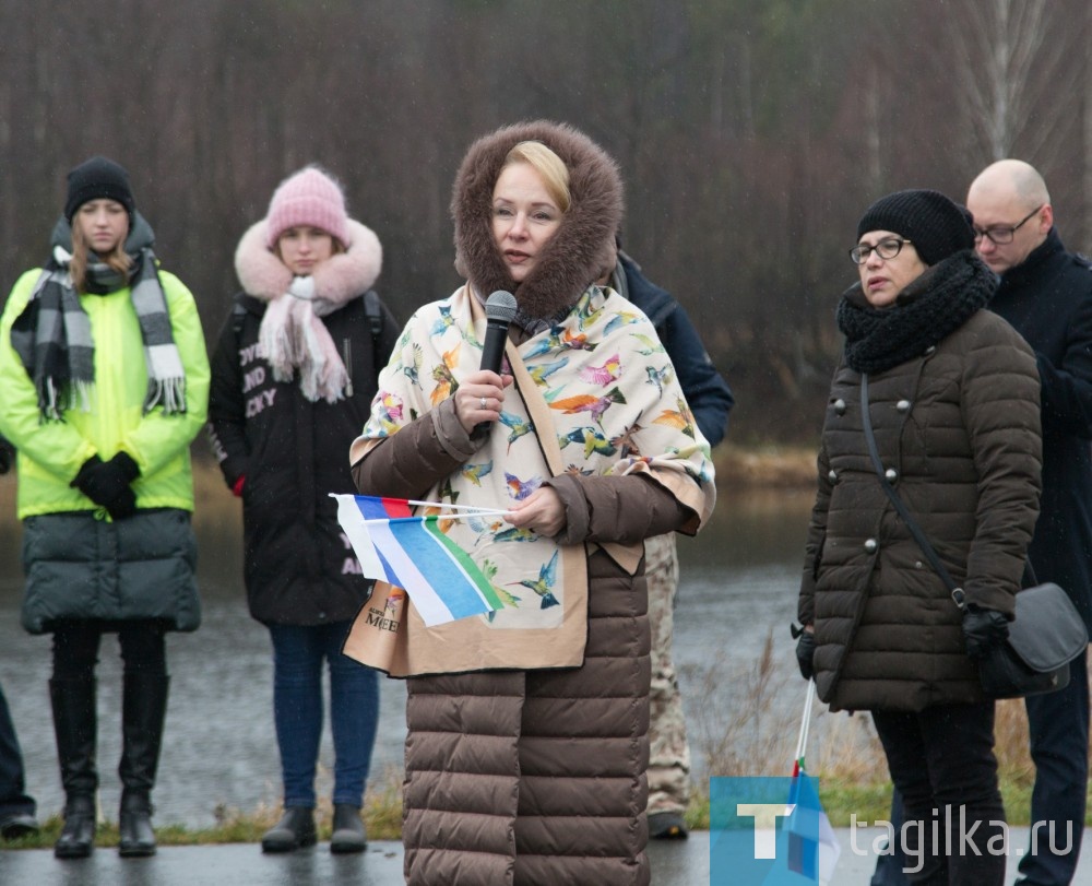 Владислав Пинаев открыл митинг в деревне Усть-Утка , посвященный Дню народного единства