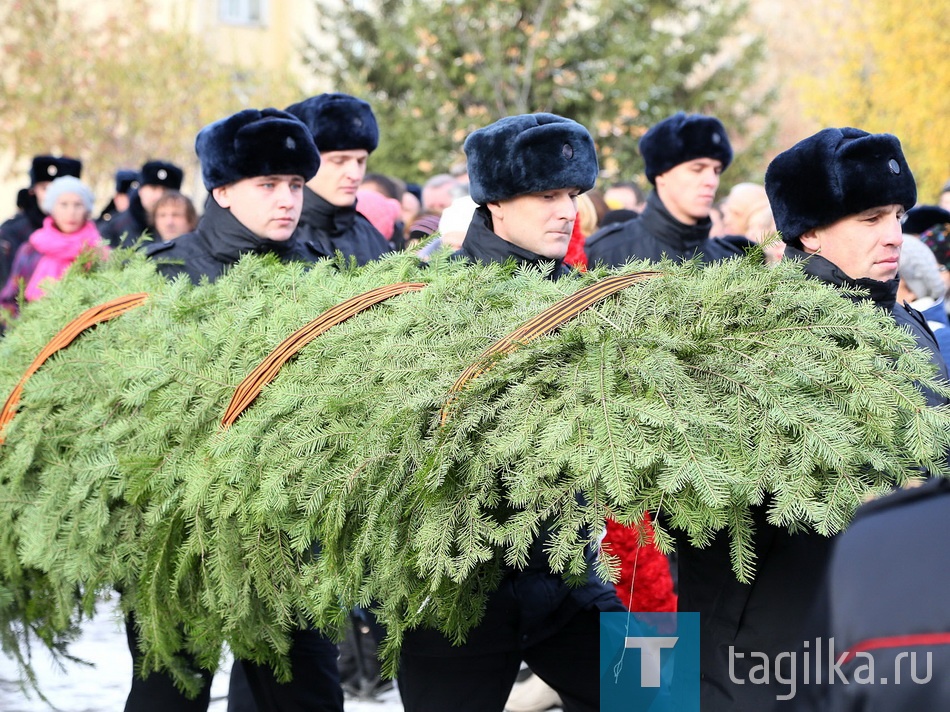 Открытие обелиска "Солдатам правопорядка".