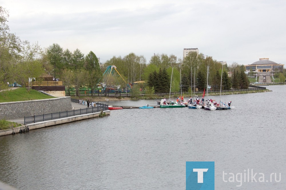 Парусная регата, проводится клубом Повелитель Паруса, на яхтах класса SB 20.

Регата "Кубок Уральских Озер", основана клубом "Повелитель Паруса" в 2015 году. Регата, включает в себя, 5 этапов. Все этапы проводятся на разных водоемах Свердловской, Пермской и Челябинской области. 

1й этап - г. Нижний Тагил.