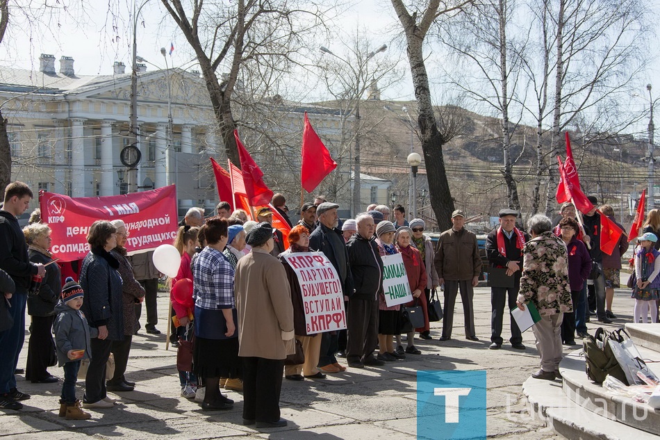 В Нижнем Тагиле празднуют Первомай. Митинг КПРФ.