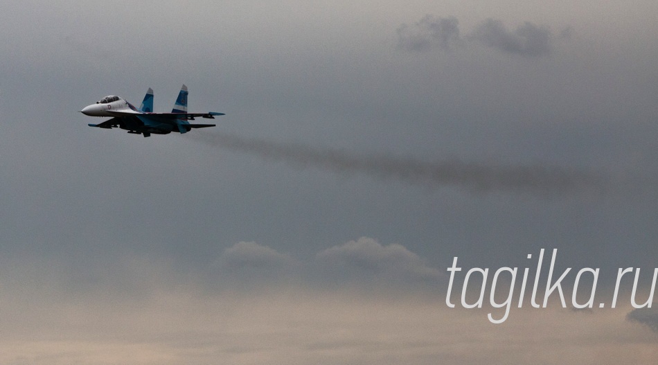 RUSSIA ARMS V NEBE...
