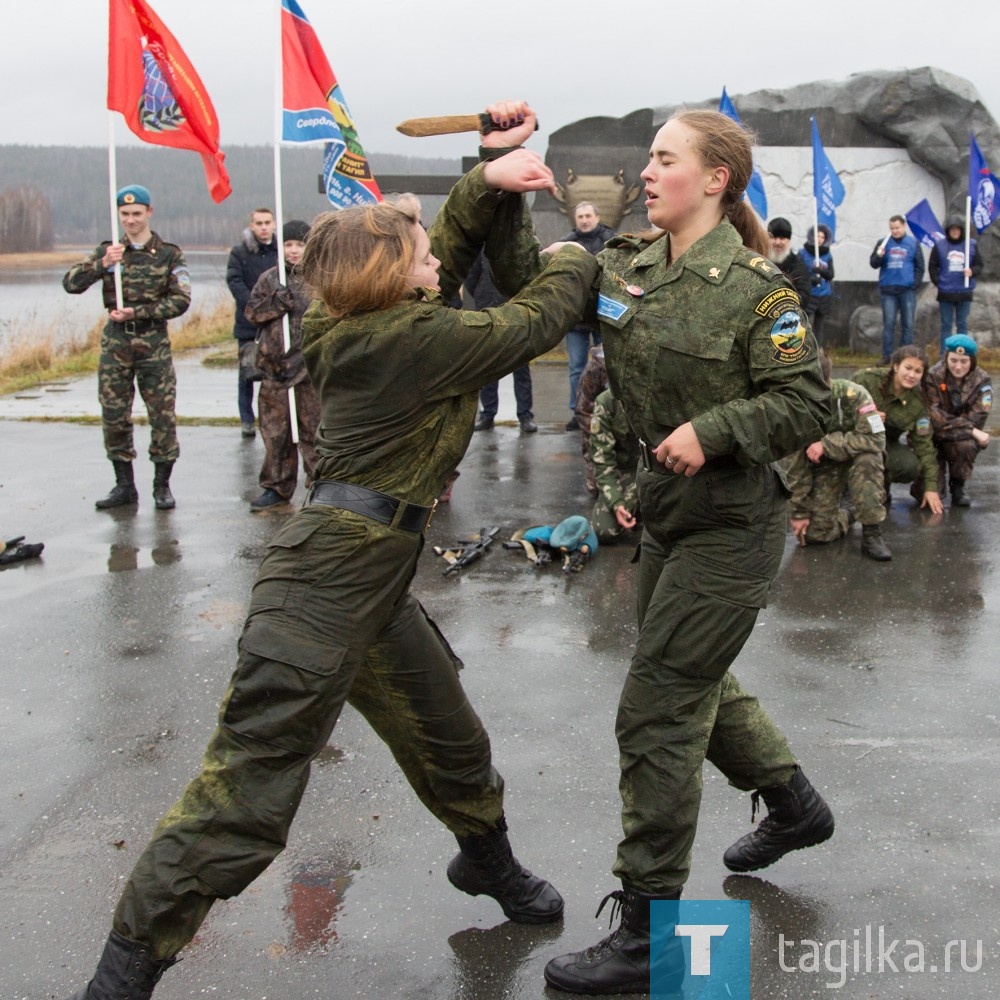 Владислав Пинаев открыл митинг в деревне Усть-Утка , посвященный Дню народного единства