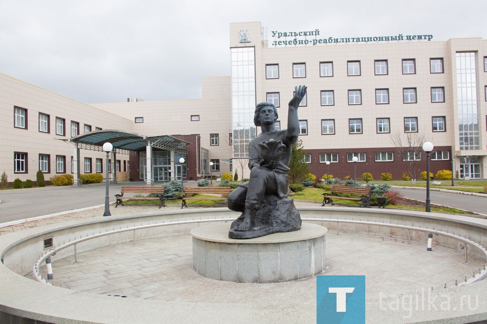 Сегодня отмечает свое трехлетие нижнетагильский Уральский клинический лечебно-реабилитационный центр, получивший среди горожан наименование госпиталь Тетюхина. Как известно, Владислав Валентинович Тетюхин вложил большую сумму собственных средств в строительство центра новых технологий восстановительной медицины в нашем городе.