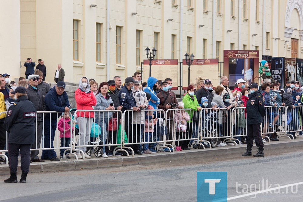 Шествием военной техники отметили тагильчане 100-летие отечественного танкпрома и 75-годовщину Победы в Великой Отечественной войне