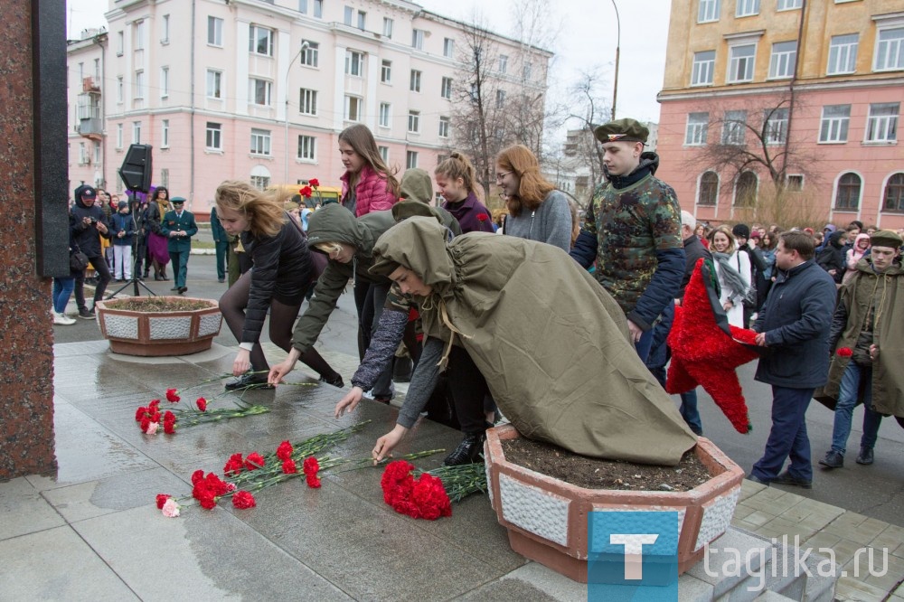 МИТИНГ У ПАМЯТНИКА ТАГИЛЬЧАНАМ – ГЕРОЯМ СОВЕТСКОГО СОЮЗА И ПОЛНЫМ КАВАЛЕРАМ ОРДЕНА СЛАВЫ