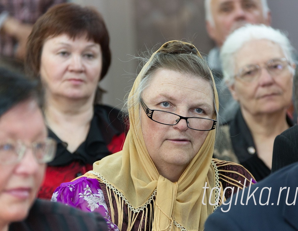 Тагильский родовед.

Музыкальным сюрпризом стало выступление камерного ансамбля «Классик», исполнившего мазурку «Аврора» и польку «Сувенир из Тагила». Старинные произведения, связанные с династией заводчиков Демидовых, давно не исполнялись, и научный сотрудник музея-заповедника Татьяна Смирнова рассказала собравшимся историю этих музыкальных композиций