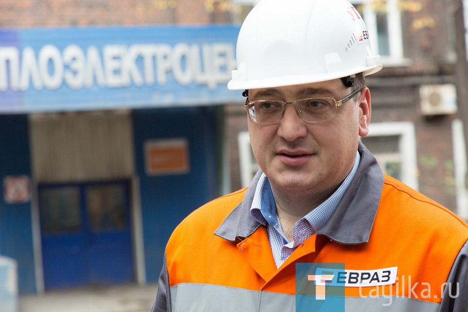 Теплоэлектроцентраль ЕВРАЗ НТМК

- Подготовка к отопительному сезону в этом году не сильно отличается от прошлого года. Все наши объекты отремонтированы и готовы к безаварийной работе весь сезон. Порядка 300 миллионов рублей тратится ежегодно на поддержание и ремонт оборудования. В этом году самым дорогостоящим стал ремонт энергетических объектов – водогрейных и паровых котлов, а самым сложным – ремонт теплотрасс, которые расположены на отметках 8-10 метров, - пояснил журналистам Денис Корякин.

Ремонт обеспечивает не только бесперебойную работу ТЭЦ, но и позволяет предприятию увеличить КПД объектов.
