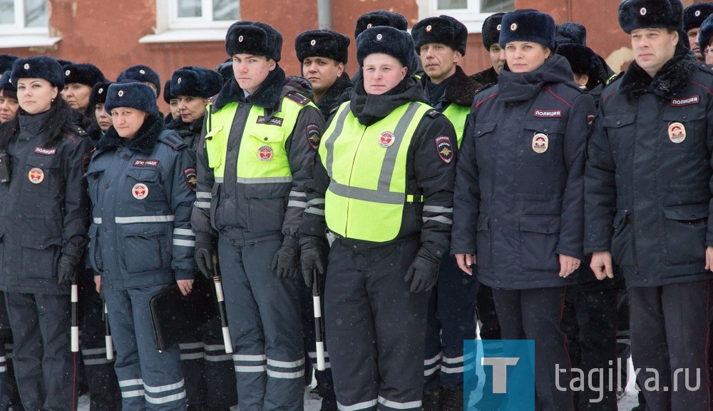 Почти 150 сотрудников ГИБДД и полиции дежурят сегодня на пешеходных переходах Нижнего Тагила