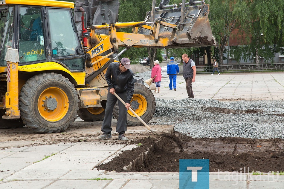 Реконструкция. Площадь у Современника. 01.07.2016.