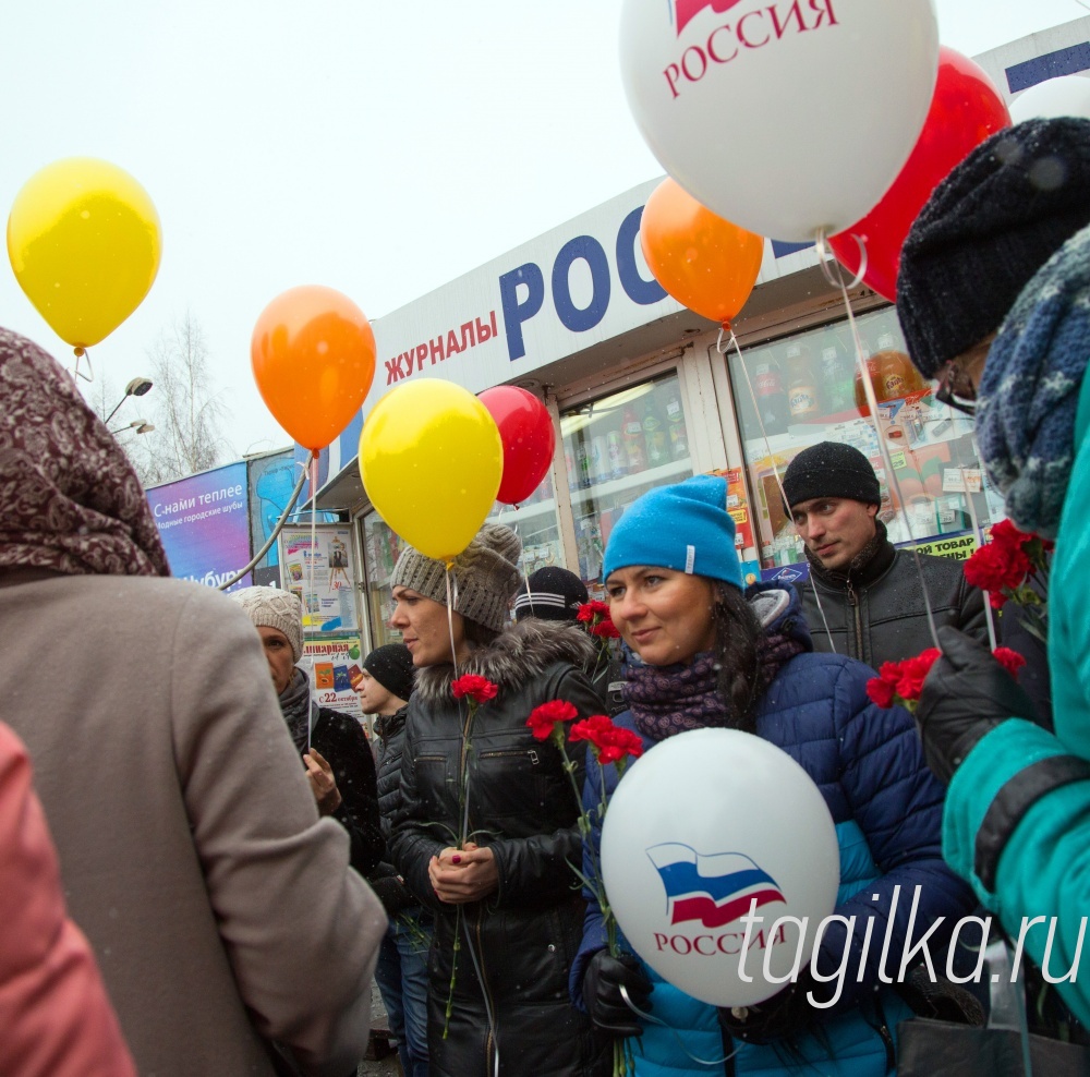 Открытие мемориальных досок на Комсомольской проходной НТМК