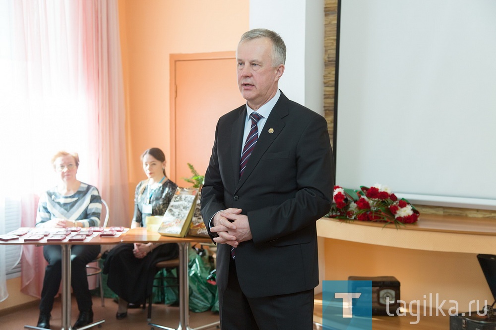 Торжественное вручение юбилейных медалей «75 Победе в Великой Отечественной войне 1941-1945 гг.»