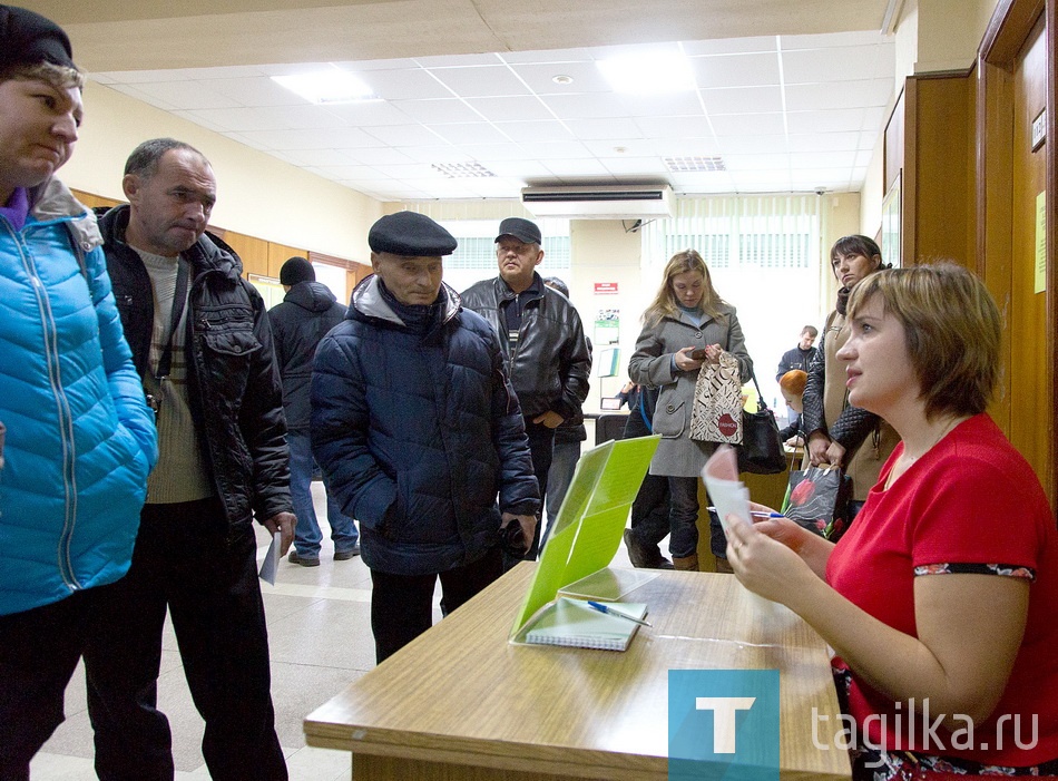 Я бы дворником пошел, пусть меня научат или все работы хороши,выбирай на вкус.