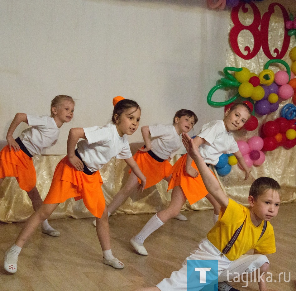 Дому культуры поселка Верхняя Черемшанка - 80 лет