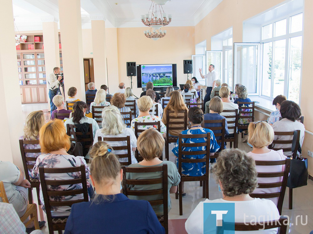 Сегодня Центральная городская библиотека - современное учреждение, в состав которого входит 23 библиотеки, в том числе 5 – в сельских населенных пунктах, и культурный центр. Все они оснащены техникой, подключены к сети Интернет. При ЦГБ действует общественная организация «Клуб любителей книги города Нижнего Тагила», совместно с которой реализуются грантовые проекты.

Включение Центральной городской библиотеки в национальный проект «Культура» по созданию модельных муниципальных библиотек даст возможность вывести деятельность учреждения на принципиально новый современный уровень.

Модельные библиотеки работают на основе автоматизированных систем, которые подключены к ресурсам национальной электронной библиотеки (НЭБ). Там предусмотрены станции самостоятельной книговыдачи и электронные читательские билеты. Кроме того, в учреждениях создаются все условия для обслуживания людей с ограниченными возможностями здоровья.