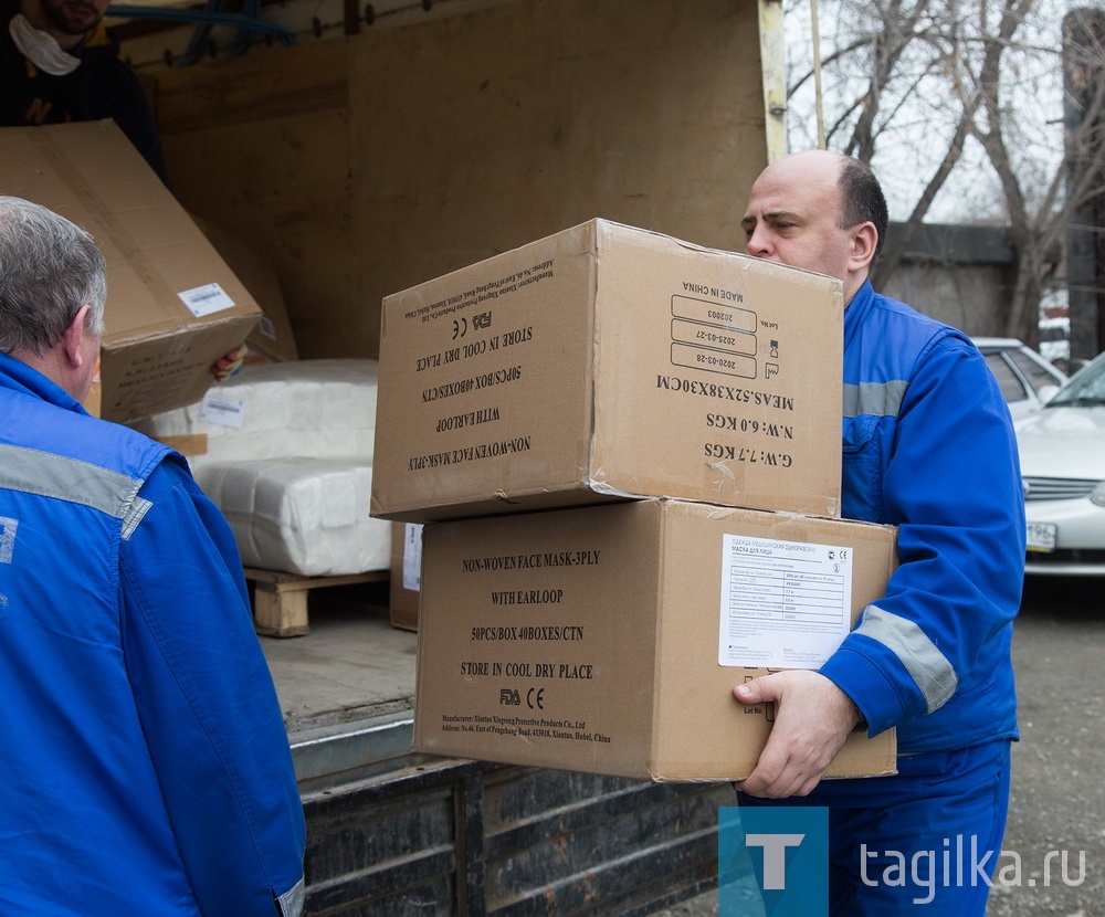 Медики получили 50 тысяч масок от свердловских промышленников