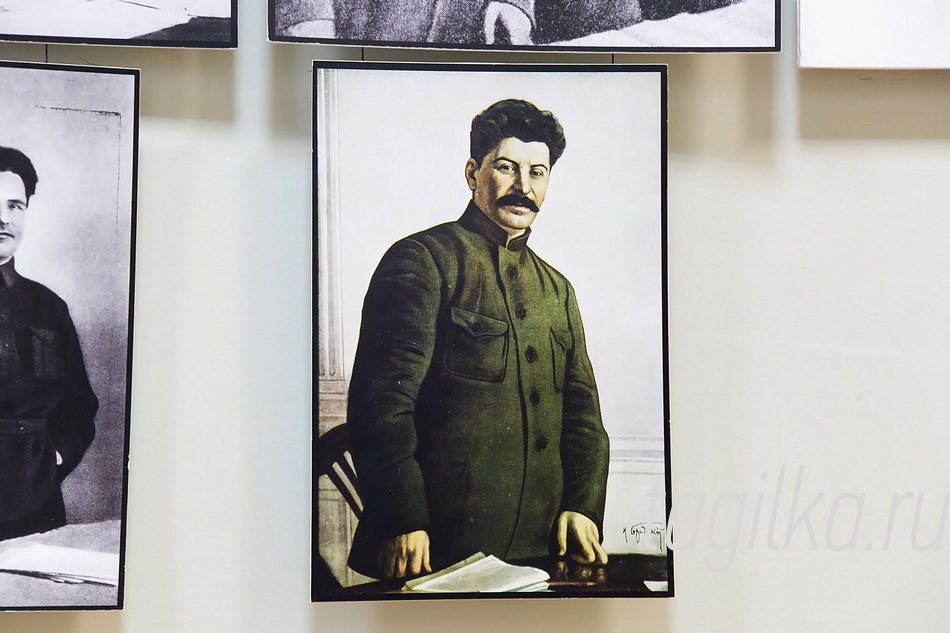 «Комиссар исчезает. Фальсификация фотографий и искусства в сталинскую эпоху».